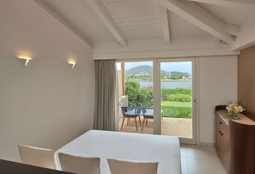 デラックスファミリールーム, Baia Di Chia Resort Sardinia, Curio Collection By Hilton