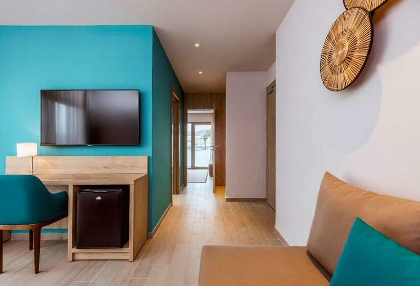 جناح جونيور مزوَّد بشرفة, Radisson Blu Resort Al Hoceima