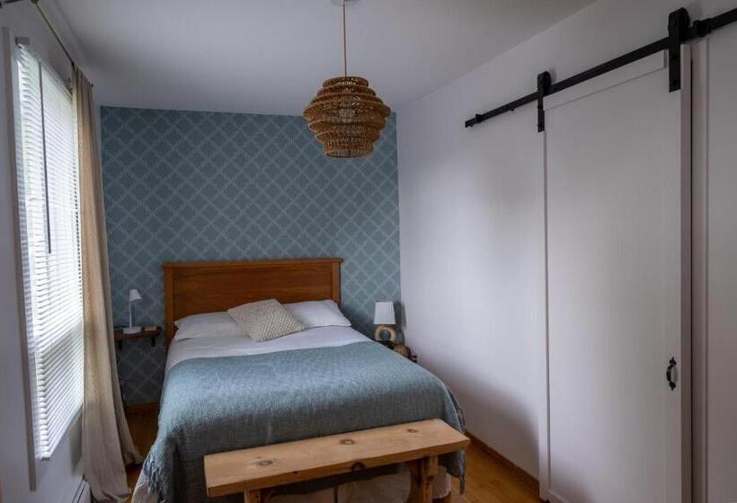 غرفة قياسية, Au Coq Du Bonheur