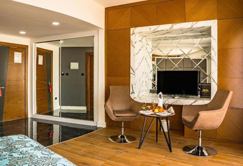 Номер Стандарт, Novel Centre Point