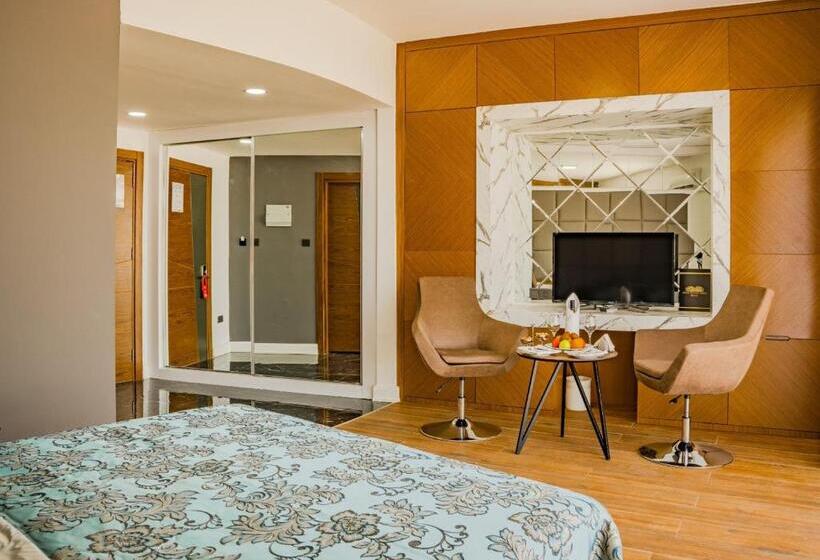 Номер Стандарт, Novel Centre Point