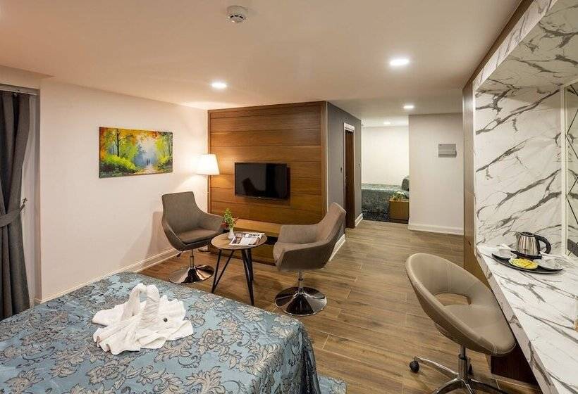 Семейный Номер, Novel Centre Point