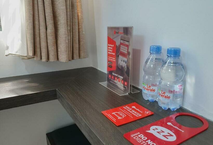 스탠다드 룸, Reddoorz Near Istana Plaza 3