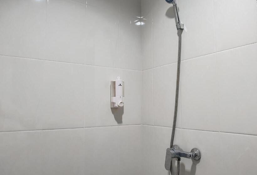 스탠다드 룸, Reddoorz Near Istana Plaza 3