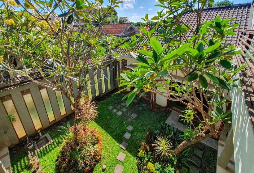 디럭스 룸, Rumah Eyang Tardjo Syariah Mitra Reddoorz