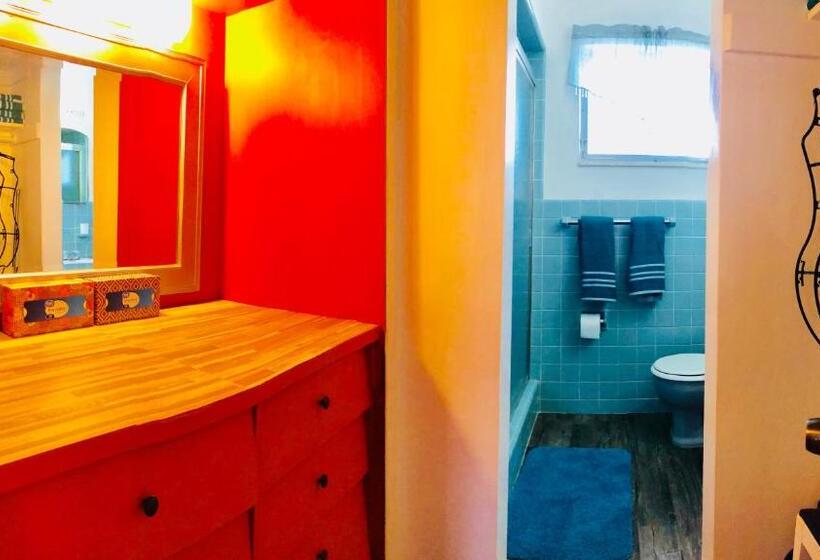 Escritório Estándar, Hollywood Light Haven Lodge