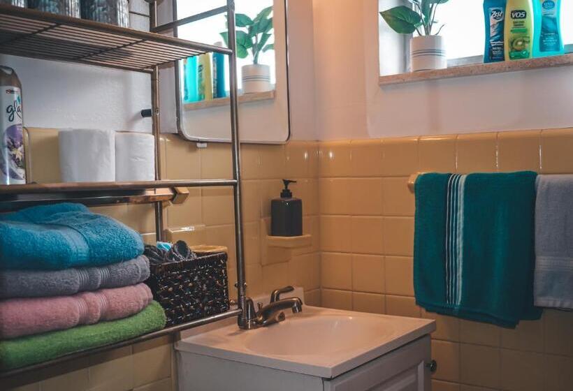 패밀리 스튜디오, Hollywood Light Haven Lodge