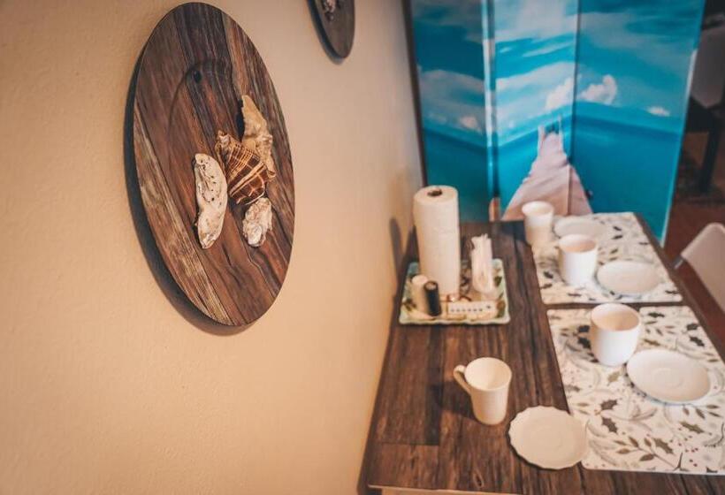 스탠다드 스튜디오 킹침대, Hollywood Light Haven Lodge