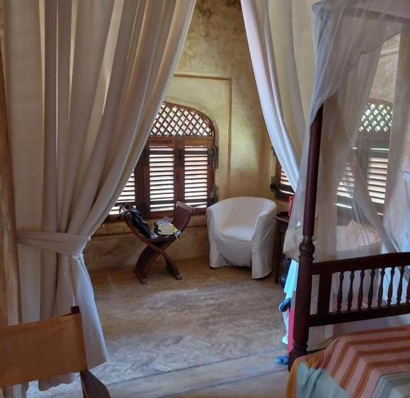 اتاق استاندارد, Samaki House