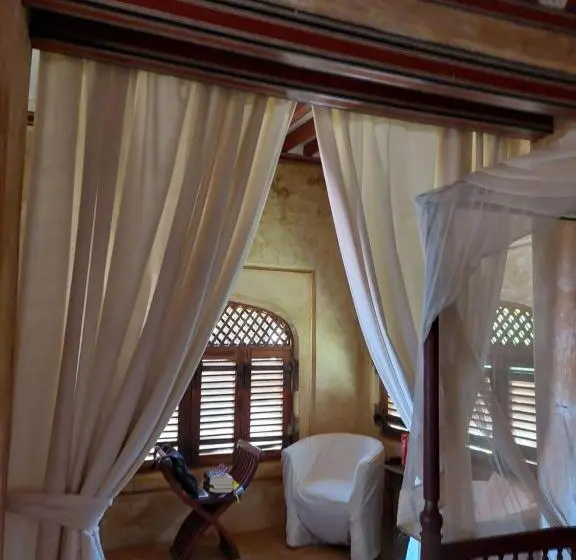 اتاق استاندارد, Samaki House