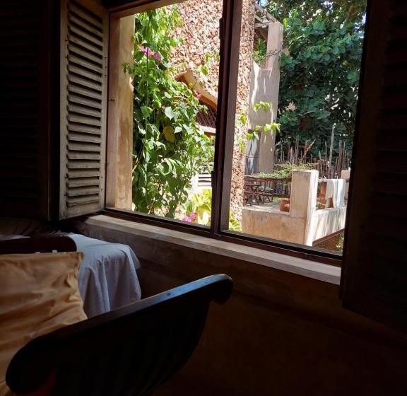 اتاق خانوادگی, Samaki House