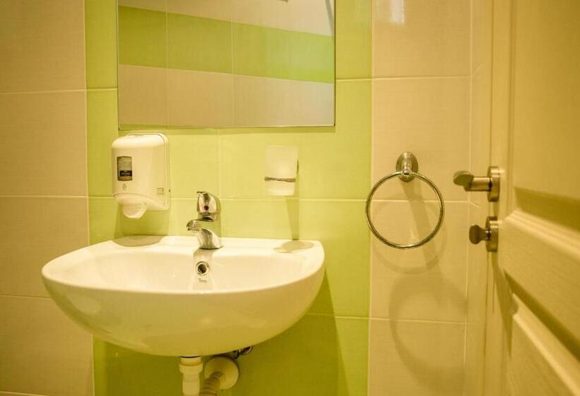 דירת שני חדרים, Green Hill