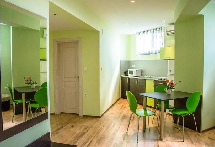 דירת שני חדרים, Green Hill