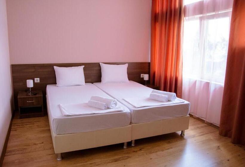 דירת שני חדרים, Green Hill