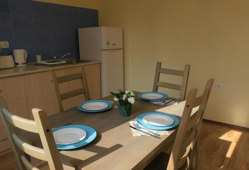 דירת חדר, Green Hill