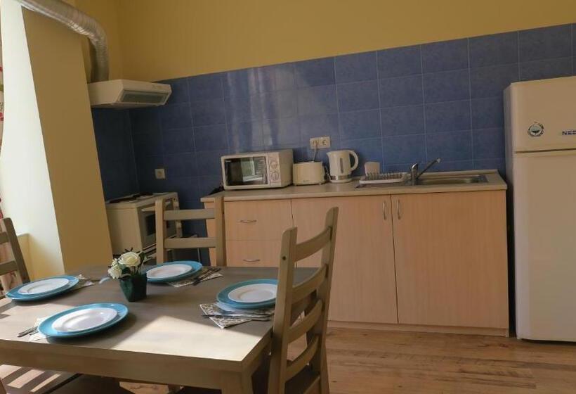 דירת חדר, Green Hill