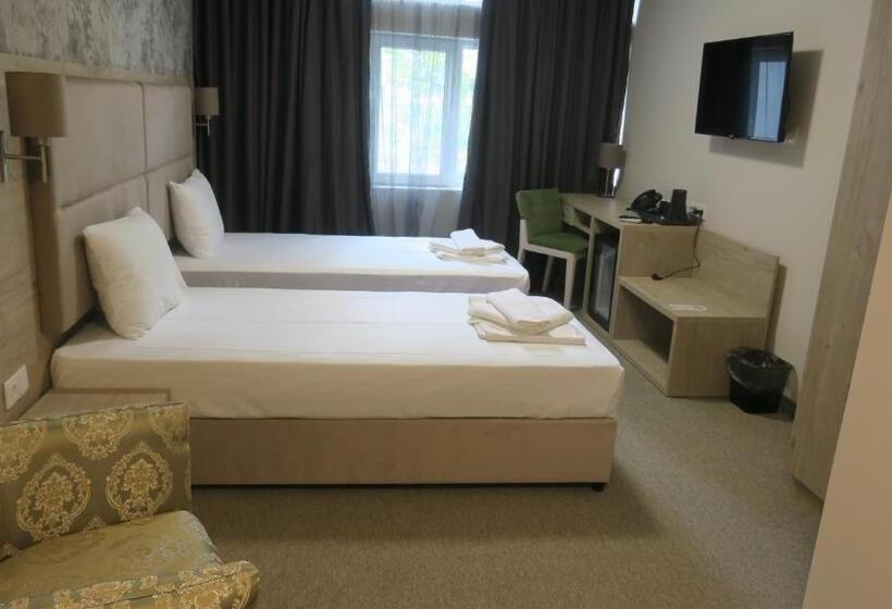 חדר סופריור, Green Hill