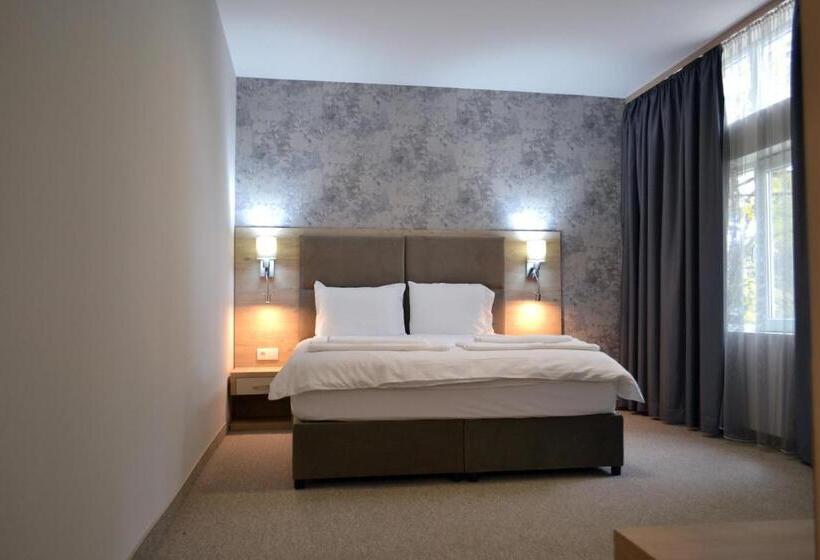 חדר סטנדרט מותאם לאדם עם מוגבלויות, Green Hill