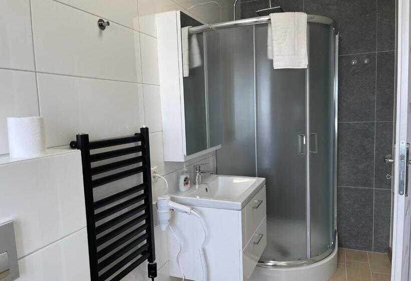 اتاق استاندارد یک نفره, Helgrindur Guesthouse