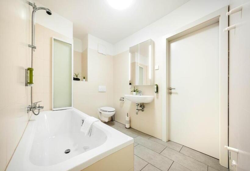 2 Bedroom Suite with Balcony, Jimmy S Apartments Siena