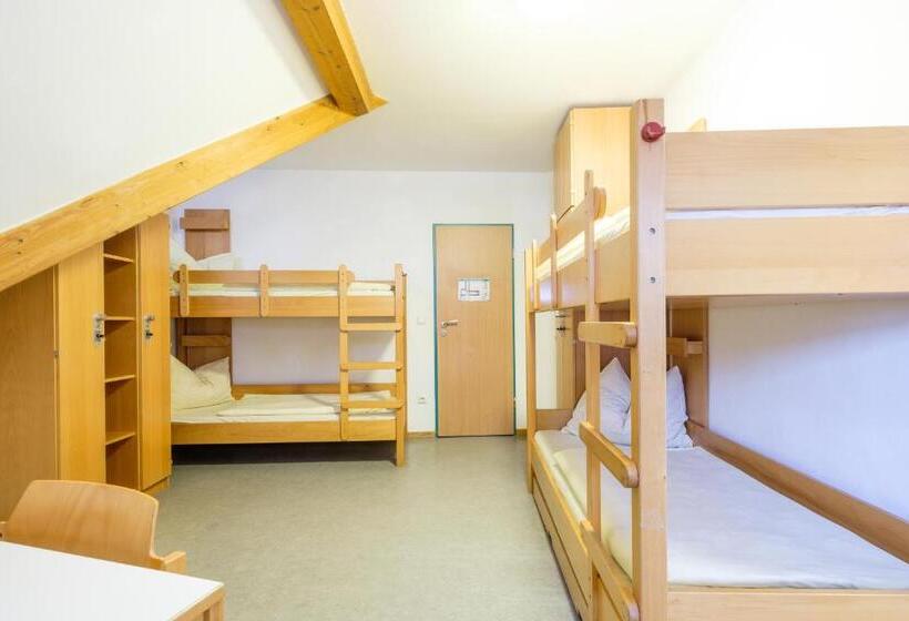חדר סטנדרט לארבעה, Jugendherberge Burg Trausnitz