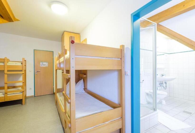 חדר סטנדרט לארבעה, Jugendherberge Burg Trausnitz