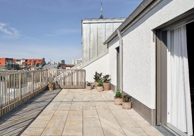 Suíte com Terraço, Schwan Locke