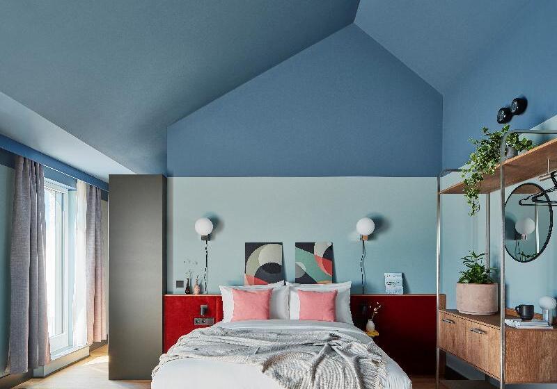 Suite with Terrace, Schwan Locke