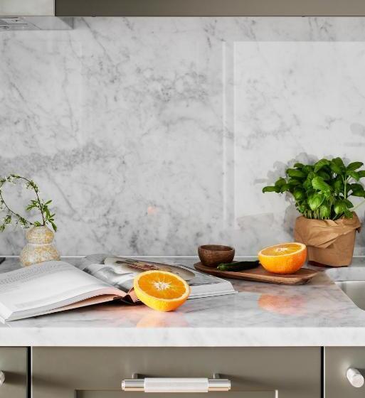 Standard-studio, Schwan Locke