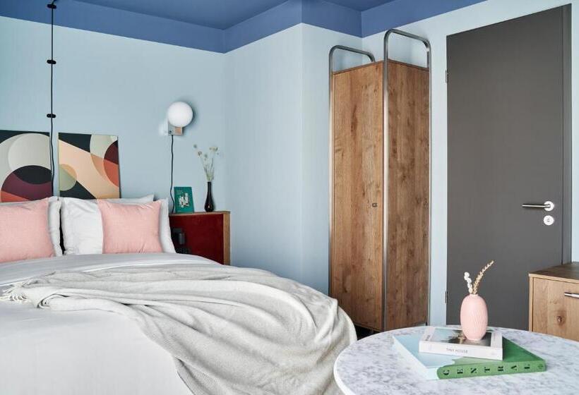 Standard-studio, Schwan Locke