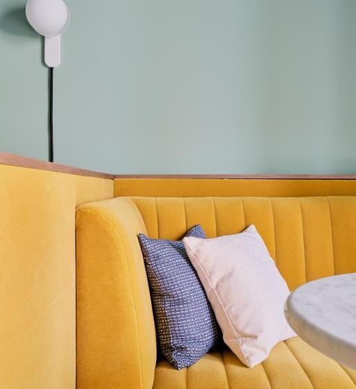 Standard-studio, Schwan Locke