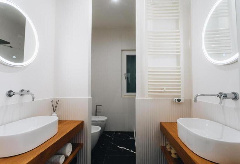 Полулюкс, Centoquindici Rooms & Suite