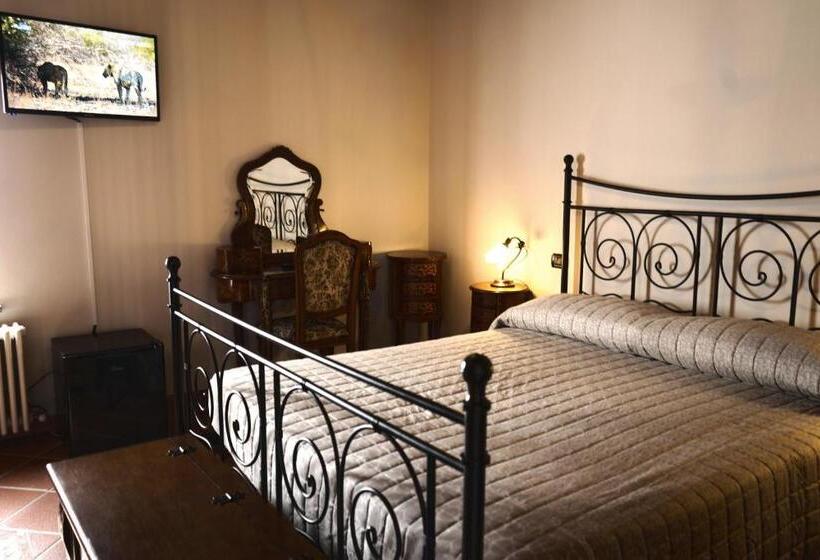 غرفة قياسية مطلّة علي حمام السباحة, Locanda Osteria La Milonga