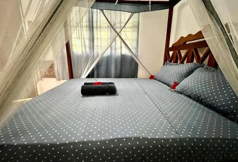 اتاق استاندارد سه تخته با چشمانداز باغ, Chikachika Beach B&b