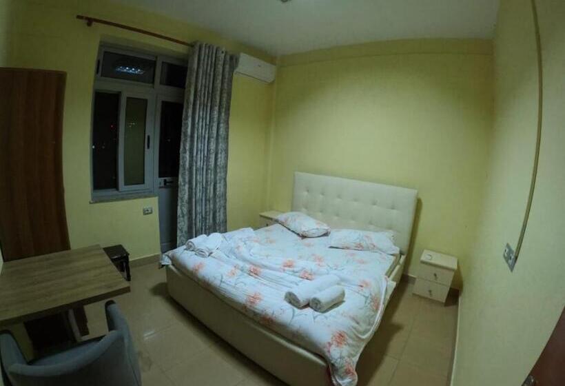חדר סטנדרט עם מרפסת, Hostel Central Shkoder
