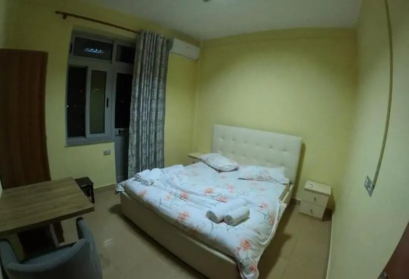 Pokój Standard z Balkonem, Hostel Central Shkoder