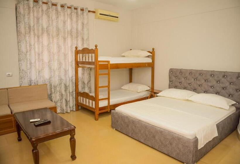 패밀리 룸, Hostel Central Shkoder
