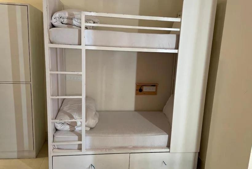 ルームシェアのワンベッド, Aqua Vibes