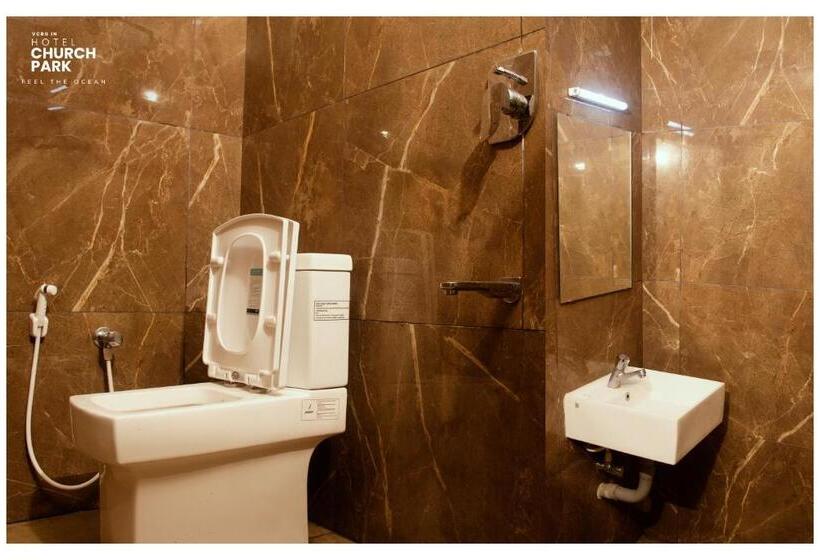 חדר משפחתי נוף לים, Church Park