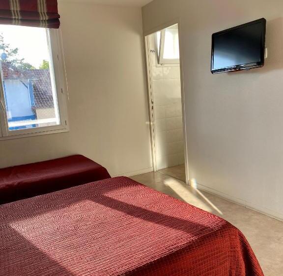 חדר סטנדרט לשלושה, L Escasse