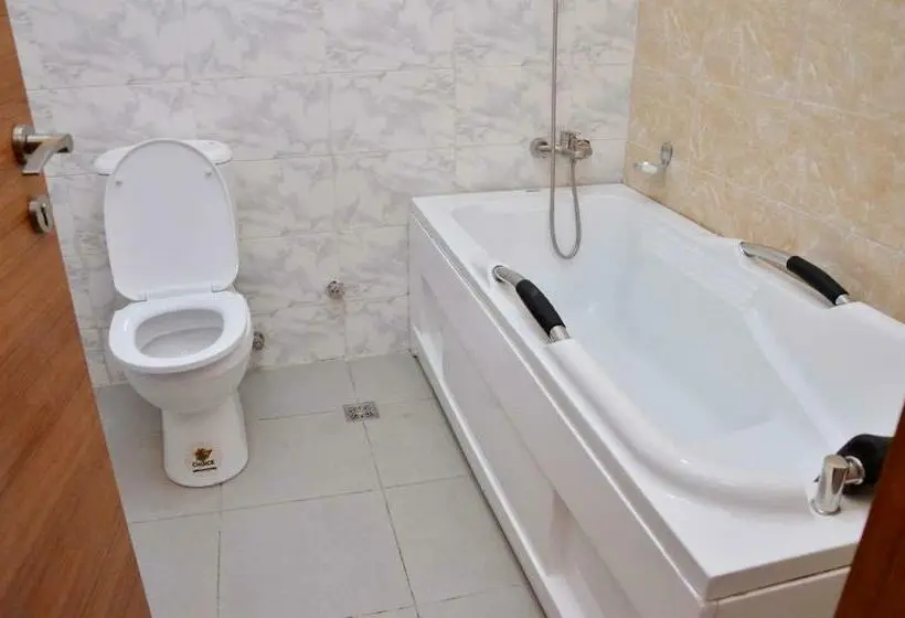 سوئیت با تخت بزرگ, Orange Roof Lodge