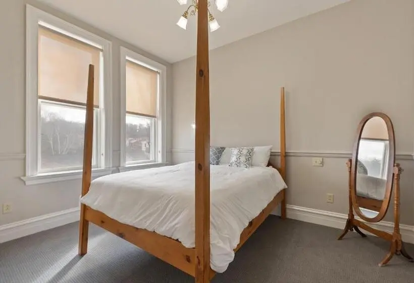 デラックススイート, The Audubon Inn Llc