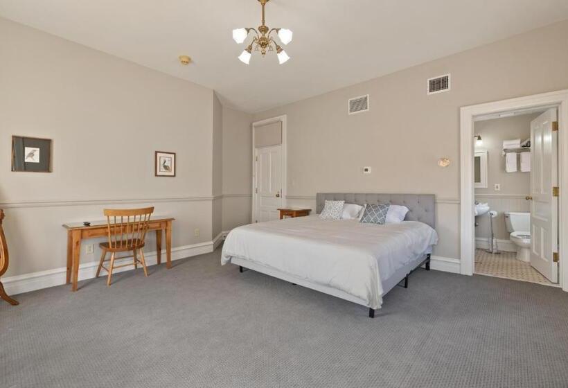 جناح, The Audubon Inn Llc