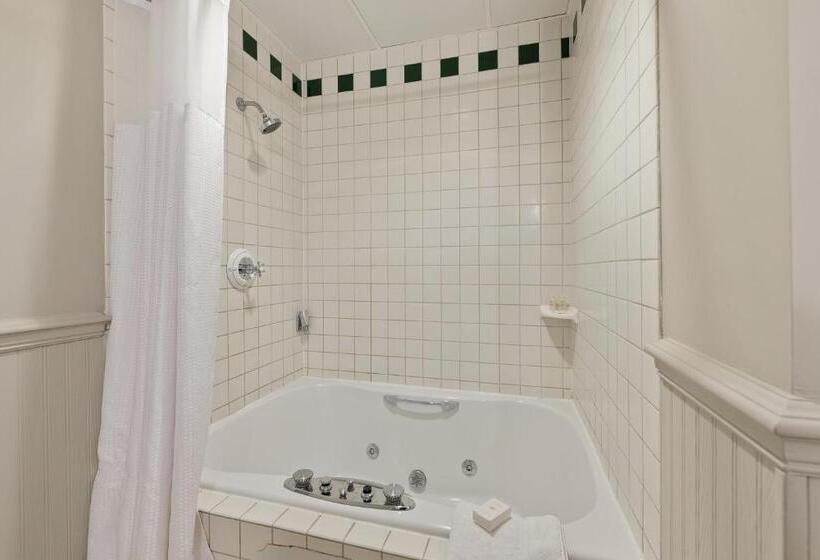 غرفة عائلية, The Audubon Inn Llc