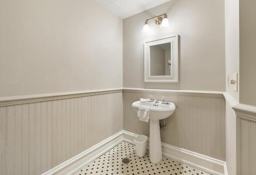 غرفة عائلية, The Audubon Inn Llc