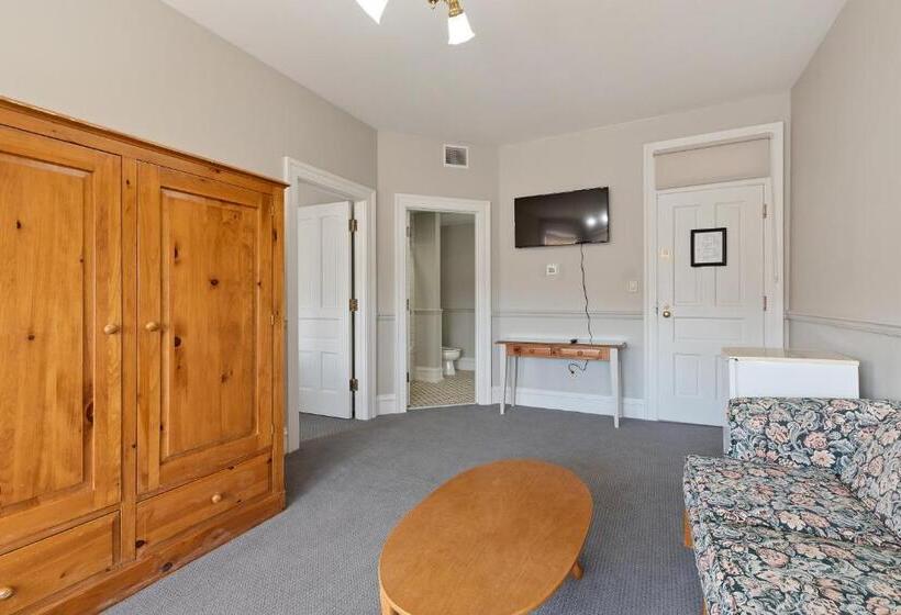 غرفة عائلية, The Audubon Inn Llc