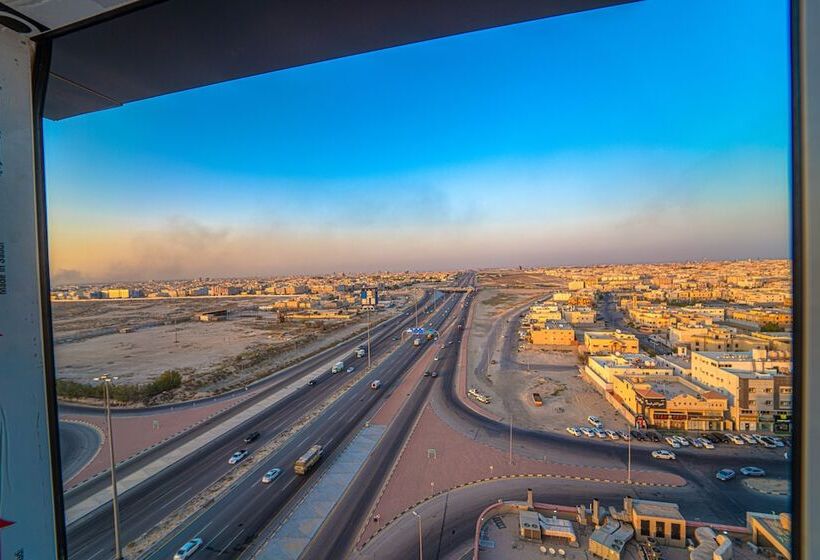 سوییت جونیور, The Gate Hotel And Apartments