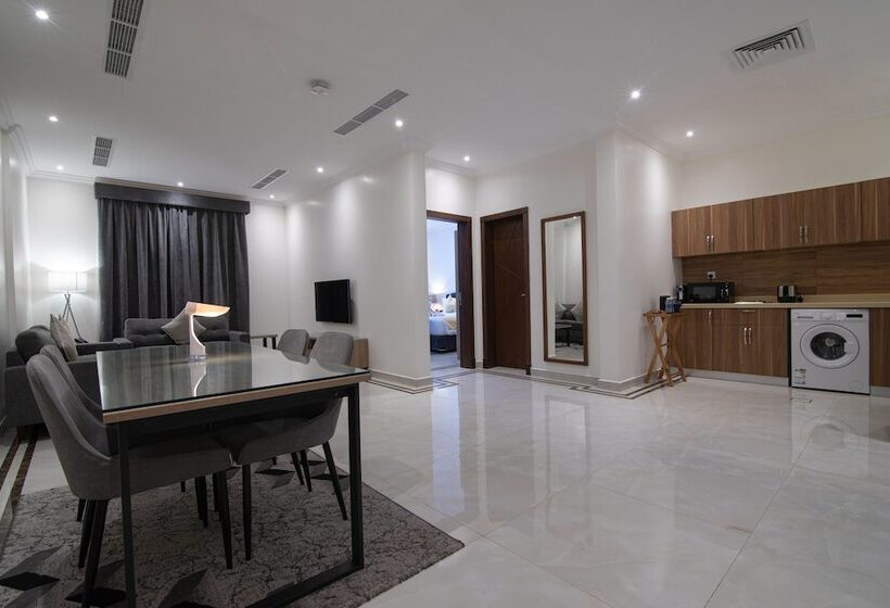 سوییت لوکس, The Gate Hotel And Apartments