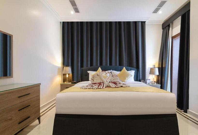 سوییت جونیور, The Gate Hotel And Apartments