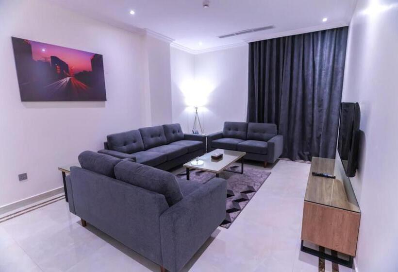 سوییت جونیور, The Gate Hotel And Apartments